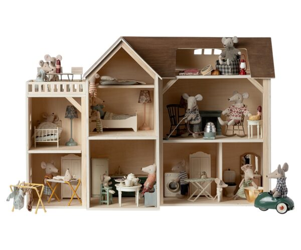 mouse hole farmhouse toy