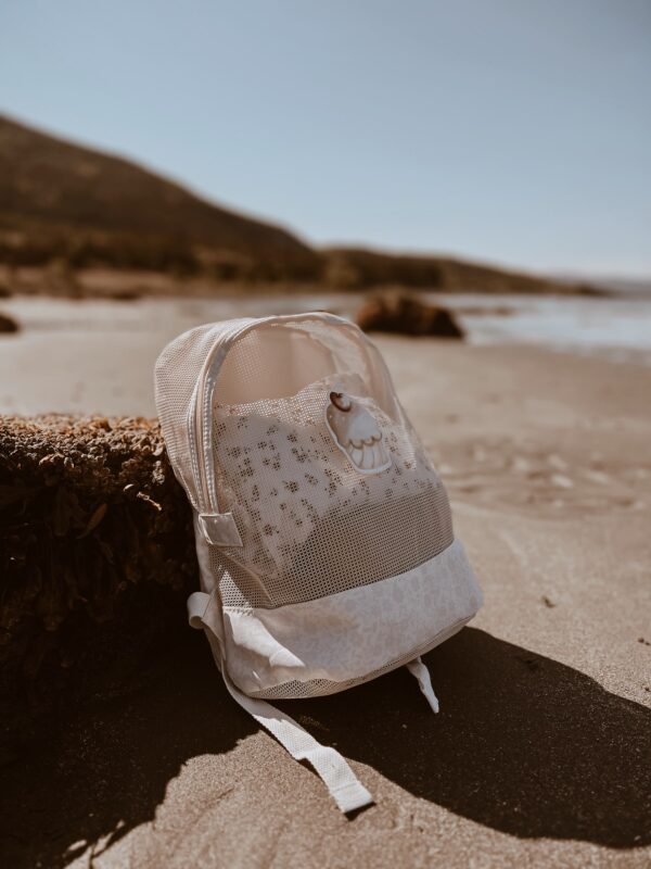 beach net backpack bouquet silhouette