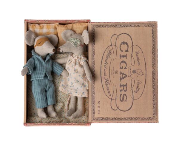 maileg mum and dad mice in cigarbox