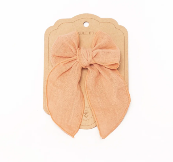 fable bow clip blush